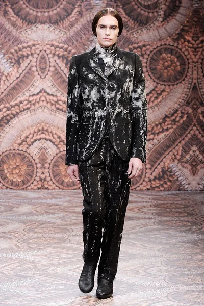 Look 32